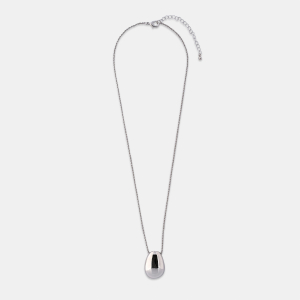 Серебристый кулон 