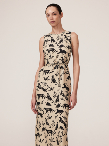 Платье из вискозы с эффектным принтом