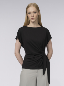 Блуза с асимметричной фиксацией