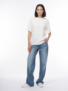 Футболка с лого-вышивкой пайетками