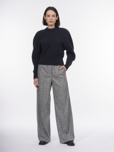 Прямые брюки на резинке со стрелками