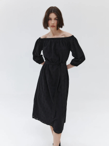 Платье с вышивкой 