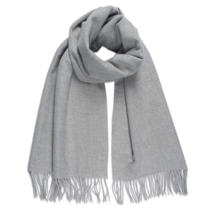 Широкий палантин с бахромой