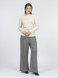 Трикотажная блуза с вырезом-лодочкой