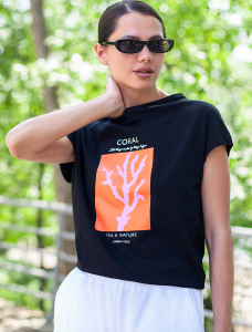 Футболка из хлопкового облегченного полотна с авторским принтом