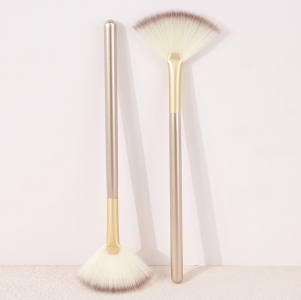 Веерная кисть для макияжа малая