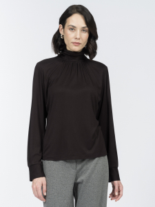 Водолазка с драпировкой из вискозного трикотажа