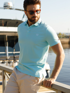 Футболка-поло из фактурного трикотажа