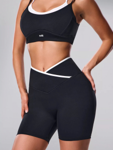 Спортивные шорты