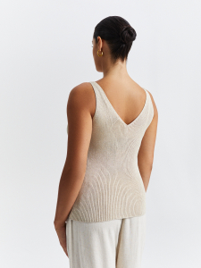 Топ вязаный с V-вырезом