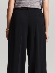 Прямые брюки в классическом черном