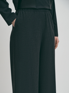 Брюки на резинке со стрелками