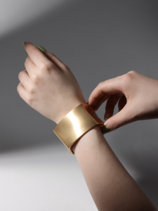 Браслет манжета «Плывущий квадрат», металл, цвет золото