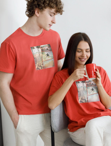 Футболка мужская коралловая с принтом