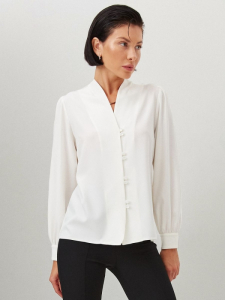 Блуза с вырезом