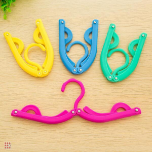 Портативная складная пластиковая вешалка