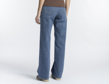 Прямые джинсы