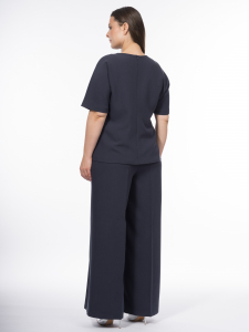 Костюмная блуза из вискозной ткани с коротким рукавом