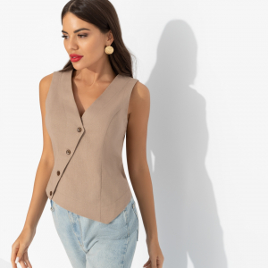 Жилет с асимметричной линией пуговиц, Секрет роскошного образа