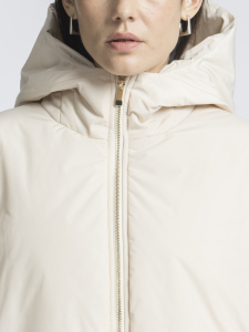 Жилет с капюшоном на синтепоне