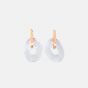 Золотистые серьги с овалами из смолы