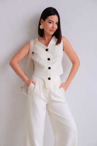 16167 Костюм брючный кремовый