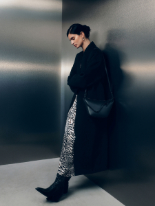 Шерстяное пальто с мембраной и утеплённой спинкой