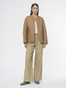 Стеганая куртка на кнопках