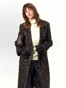 Шерстяное пальто с мембраной и утеплённой спинкой