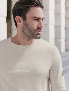 Джемпер с авторским принтом из легкого футера