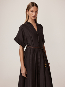 Легкое платье приталенного силуэта