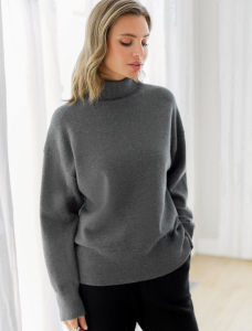 Свитер из пряжи с кашемиром