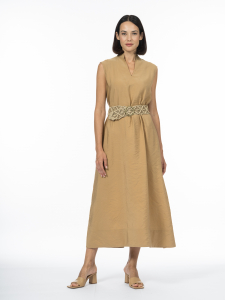 Струящееся платье с плетеным ремнем