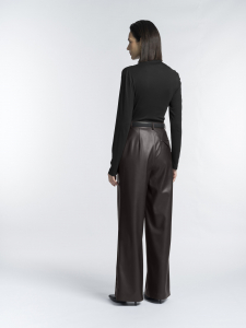 Прямые брюки из мягкой экокожи