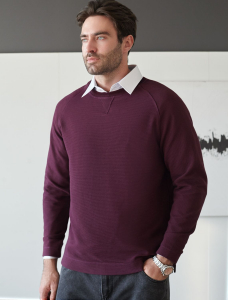 Джемпер базовый из мягкого фактурного трикотажа с круглым воротом