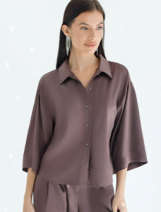 Блузка с короткими рукавами из плотного струящегося сатина