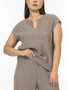 Блуза с фигурным вырезом из вискозной фактурной ткани