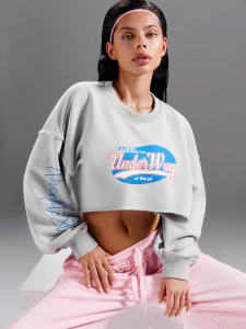 Укороченный свитшот объёмного кроя