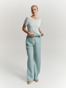 Футболка с V-образным вырезом