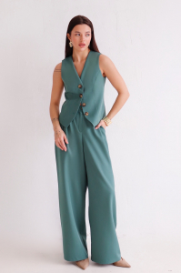 16130 Брючный костюм с жилетом изумрудный