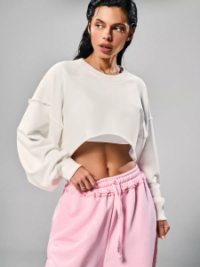 Укороченный свитшот объёмного кроя