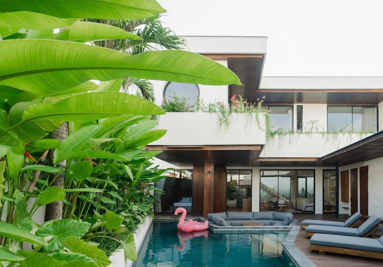 Villa in Canggu, Bali, Indonesia — 4 bedrooms — photo 1