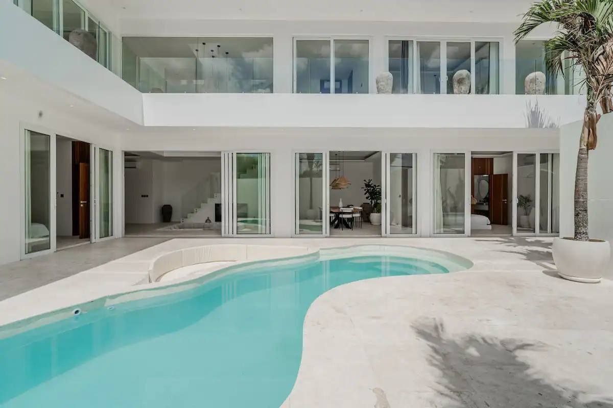 Villa in Canggu, Bali, Indonesia — 4 bedrooms — photo 1