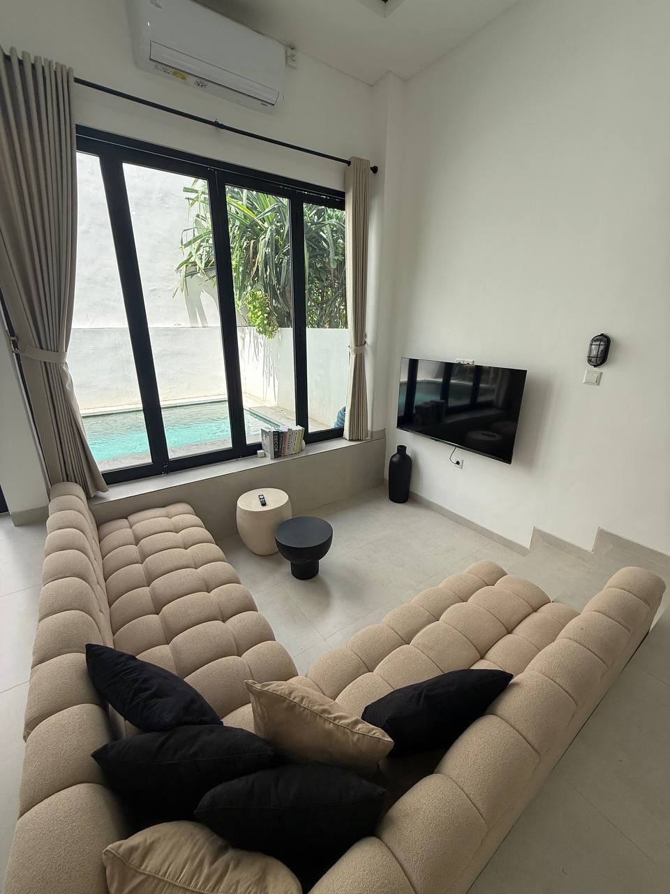Villa in Canggu, Bali, Indonesia — 2 bedrooms — photo 1