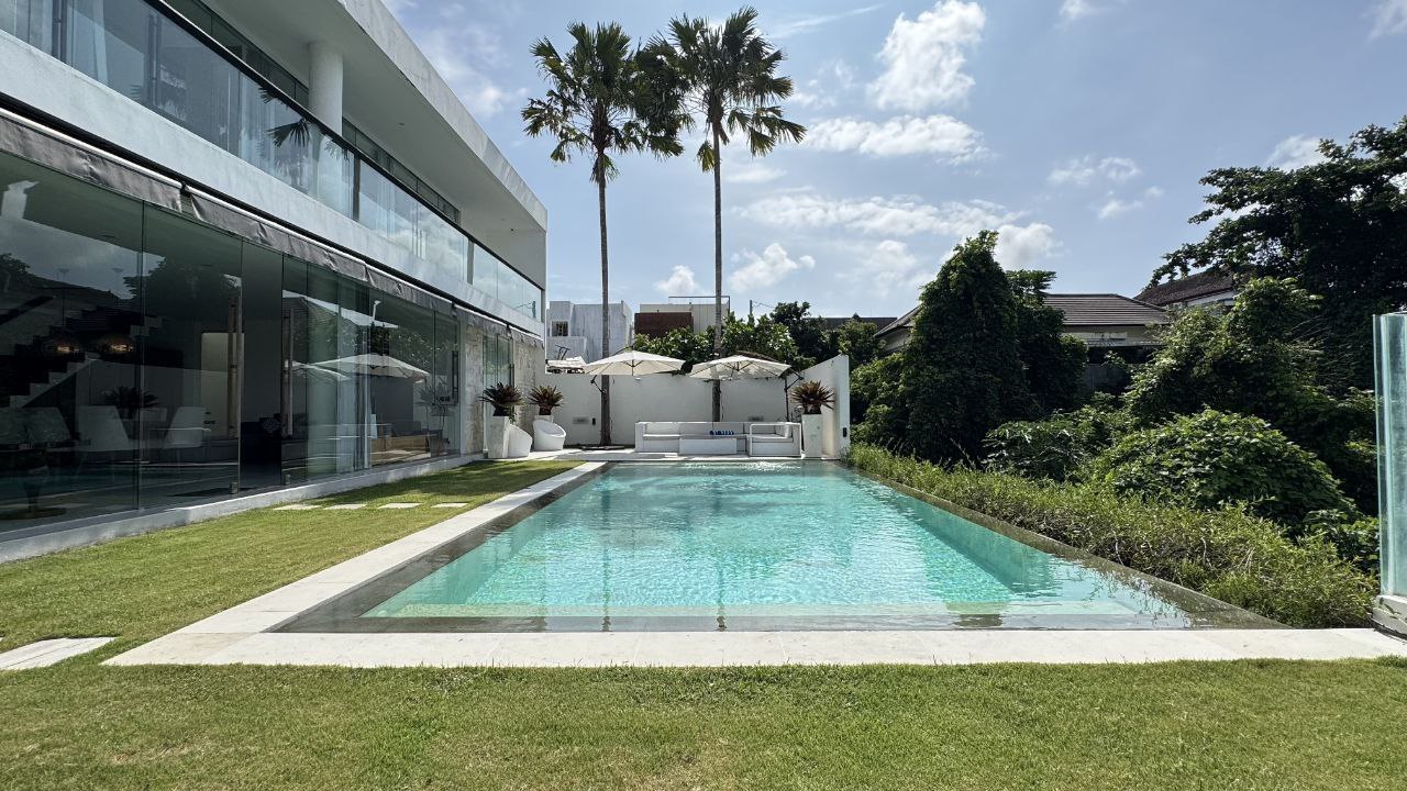 Villa in Ungasan, Bali, Indonesia — 3 bedrooms — photo 1