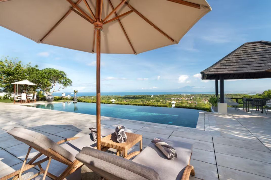 Villa in Uluwatu, Bali, Indonesia — 5 bedrooms — photo 1