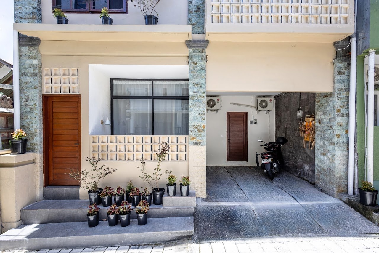Apartment in Canggu, Bali, Indonesia — 6 bedrooms — photo 1