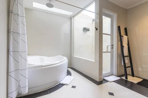 Villa in Seminyak, Bali, Indonesia — 2 bedrooms — photo 2