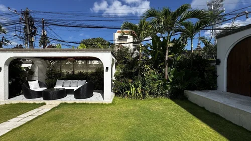 Villa in Kerobokan, Bali, Indonesia — 3 bedrooms — photo 2