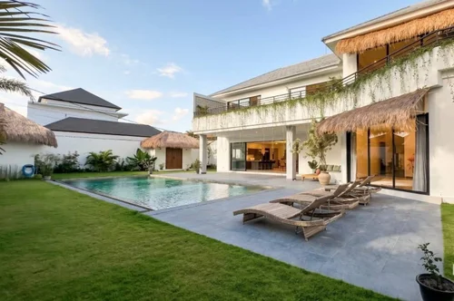 Villa in Kerobokan, Bali, Indonesia — 3 bedrooms — photo 2